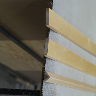 Golvlister av lackad björk